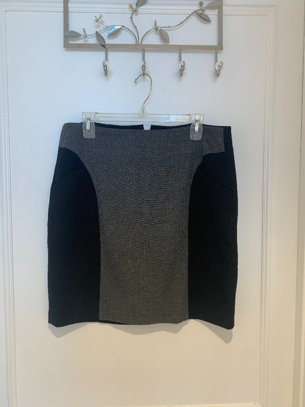 Anne Klein Black Grey Skirt Size 10, Gently Used